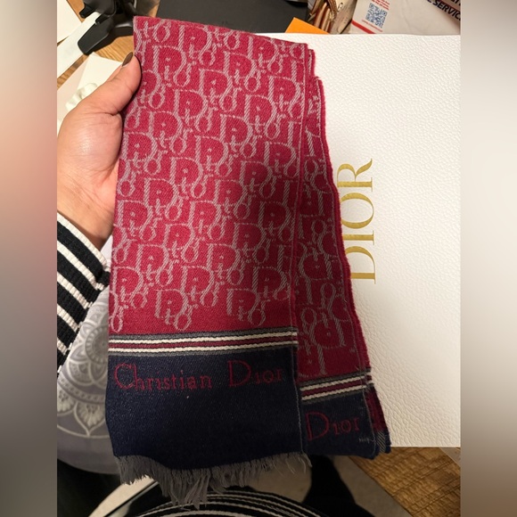Christian Dior 100% Meringwool scarf - Picture 7 of 17